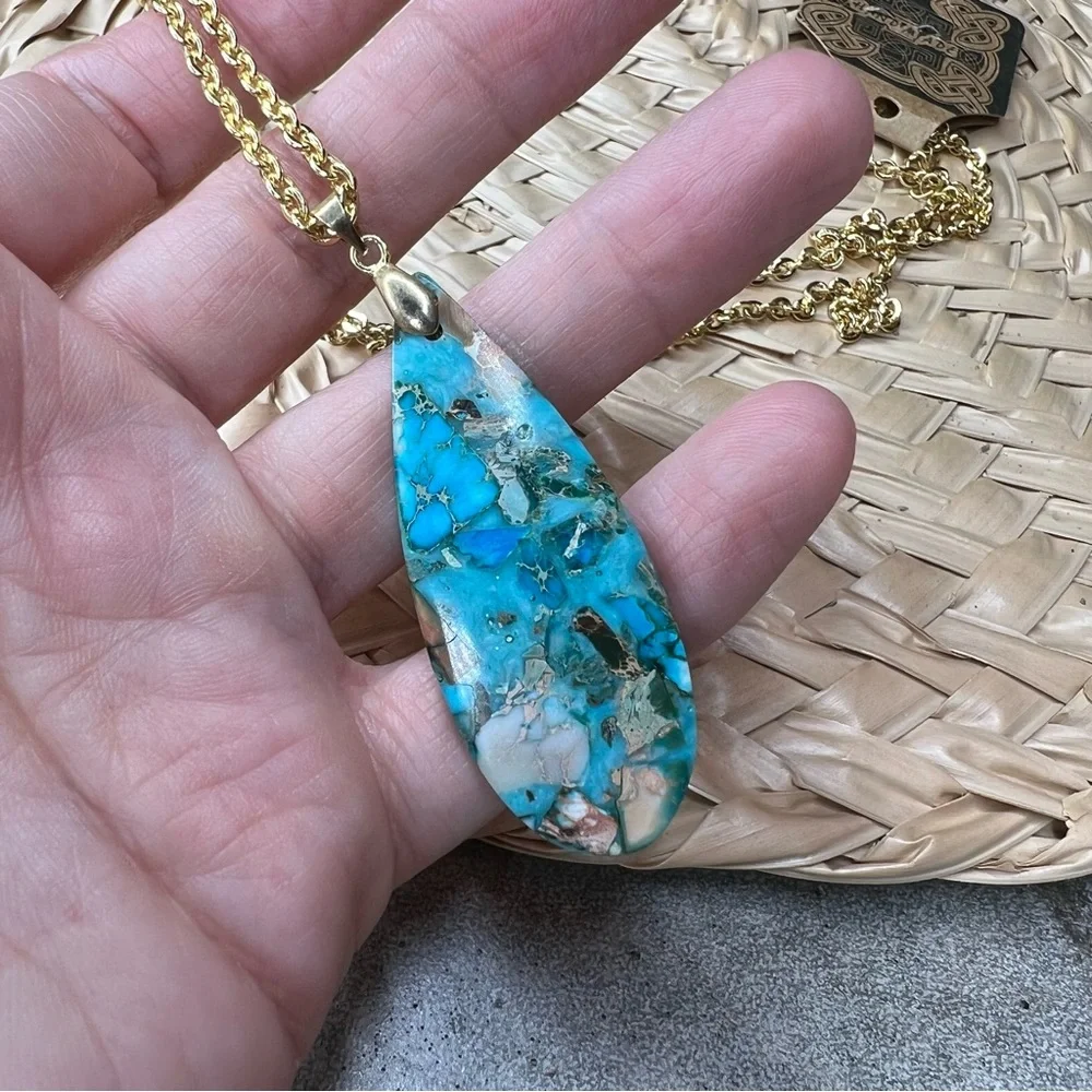 Natural stone necklace on gold tone chain - Picture 7 of 13